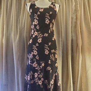 Luxe by Carmen Marc Valvo Size 2 - Lace Pink Flower Long Dress